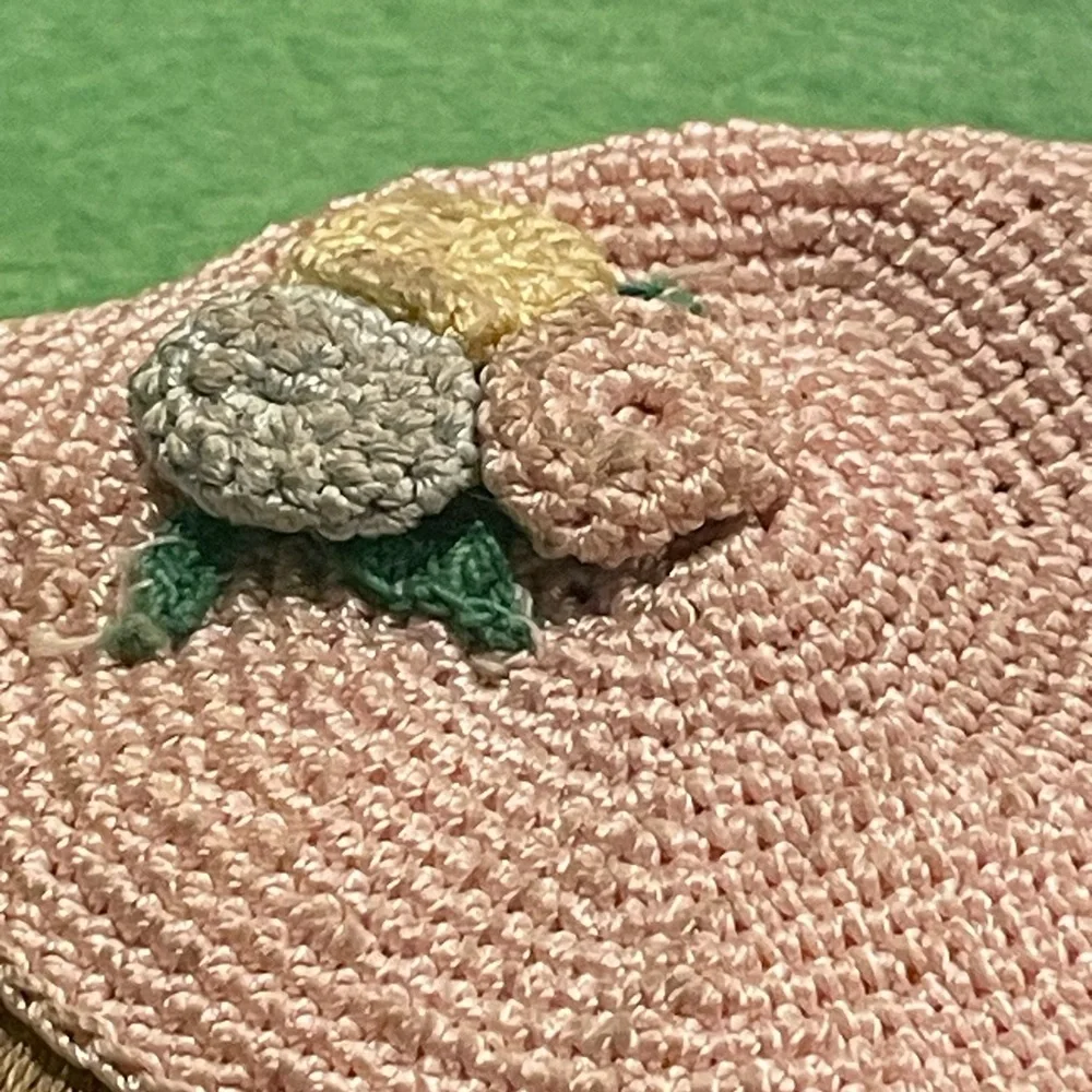 Handmade Vintage 40’s-50’s Pink Crocheted Basket w/ Thread Rolls - Picture 4 of 8